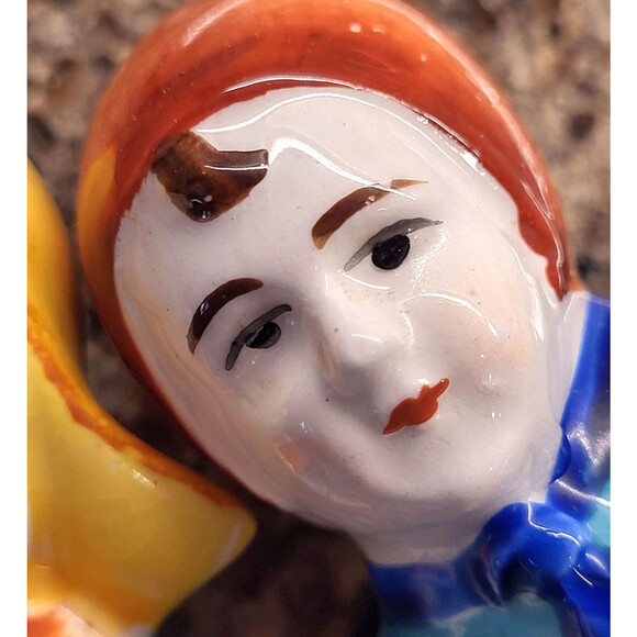 Vintage Netherlands Dutch Boy and Girl Handpainted  Salt and Pepper Shakers - Picture 5 of 8